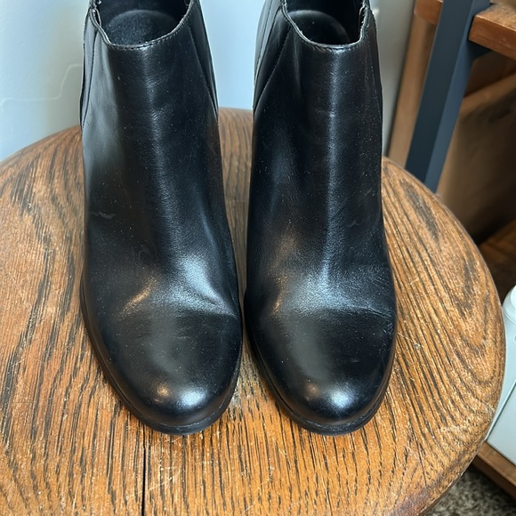 TAHARI Black Genuine Leather High Heel Booties - Picture 4 of 12